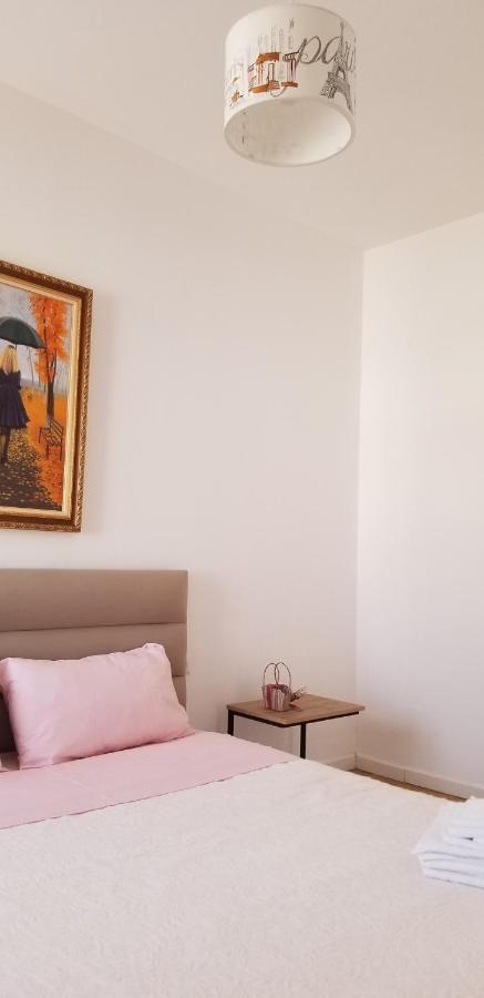 City Center Cute And Comfy Apartment - Ajia Apartments 티라나 외부 사진