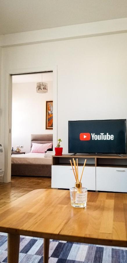 City Center Cute And Comfy Apartment - Ajia Apartments 티라나 외부 사진