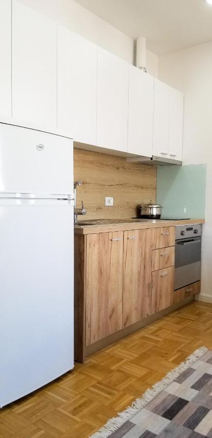 City Center Cute And Comfy Apartment - Ajia Apartments 티라나 외부 사진