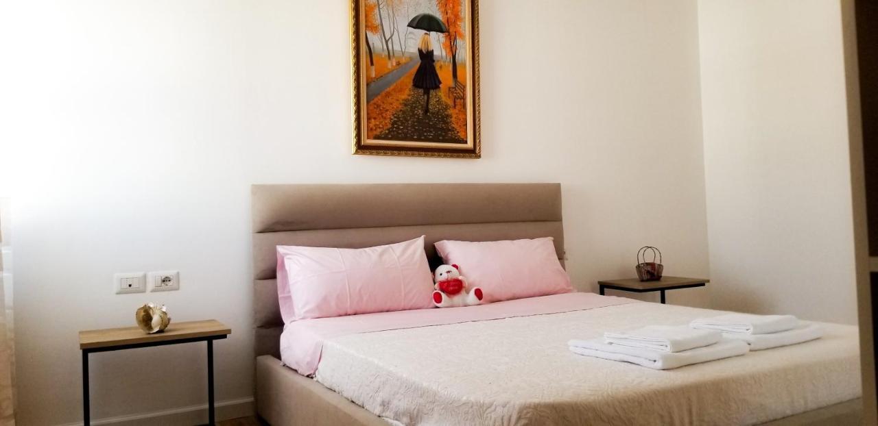 City Center Cute And Comfy Apartment - Ajia Apartments 티라나 외부 사진