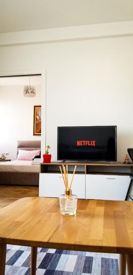 City Center Cute And Comfy Apartment - Ajia Apartments 티라나 외부 사진