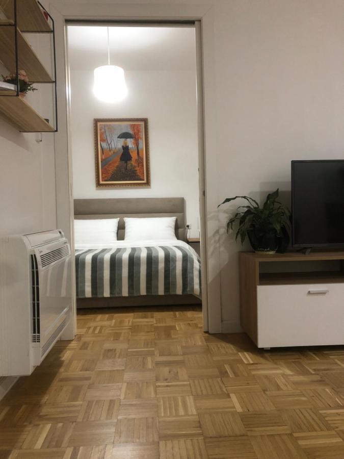 City Center Cute And Comfy Apartment - Ajia Apartments 티라나 외부 사진